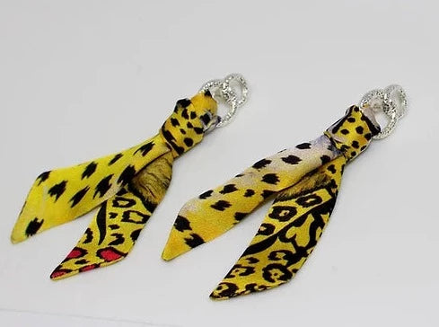 Pendientes de leopardo amarillo