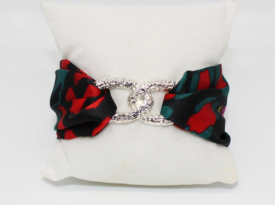 Kiss Infinity bracelet