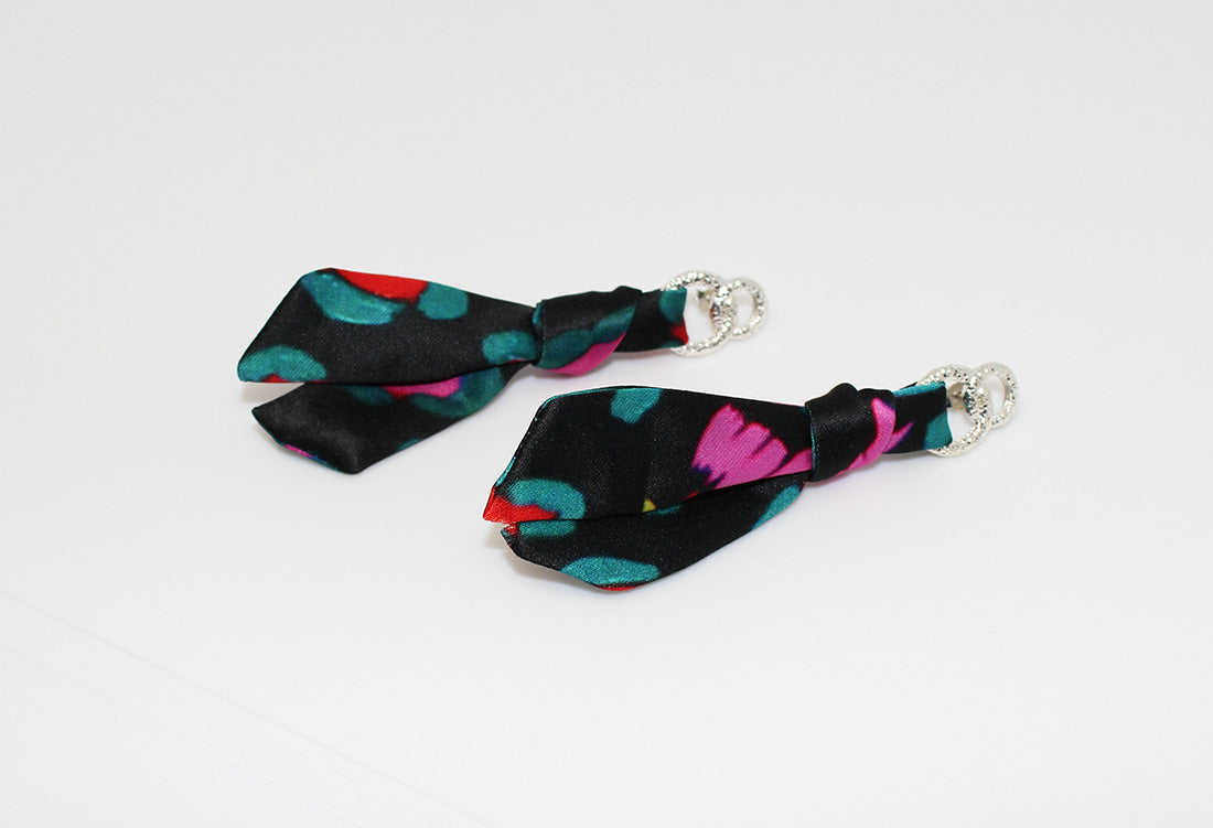 Kiss earrings