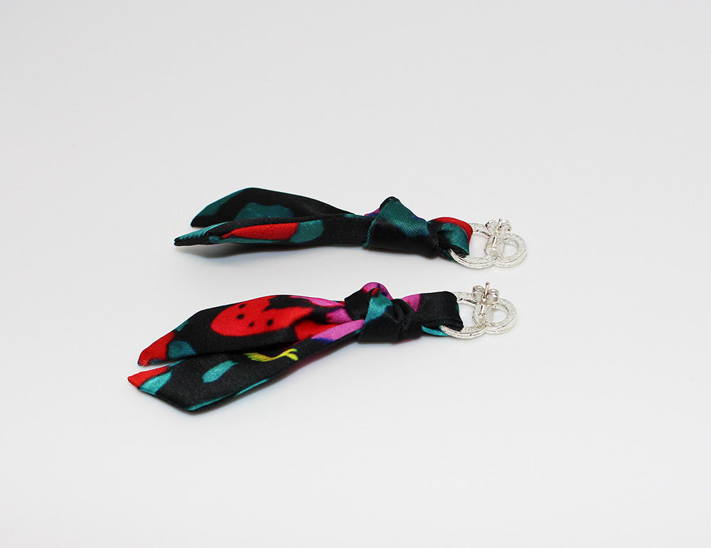 Kiss earrings